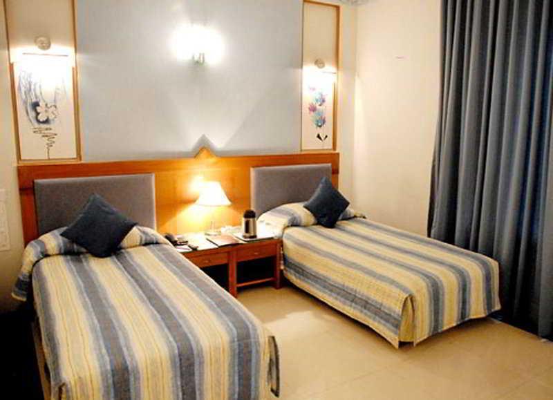 J P Cordial Hotel Bangalore Room photo