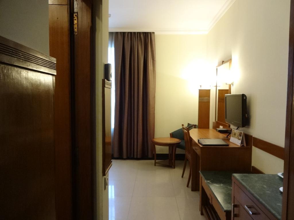 J P Cordial Hotel Bangalore Exterior photo